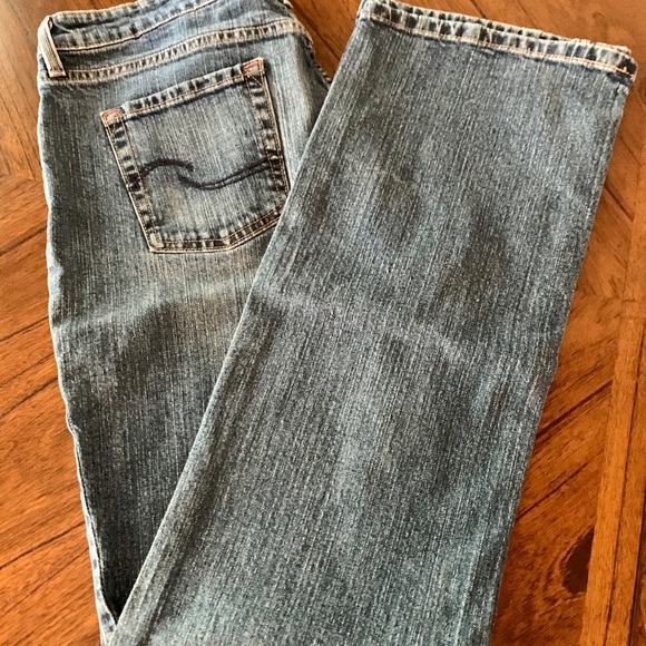 Levi’s Signature Mid-Rise Bootcut Jeans - Picture 6 of 6